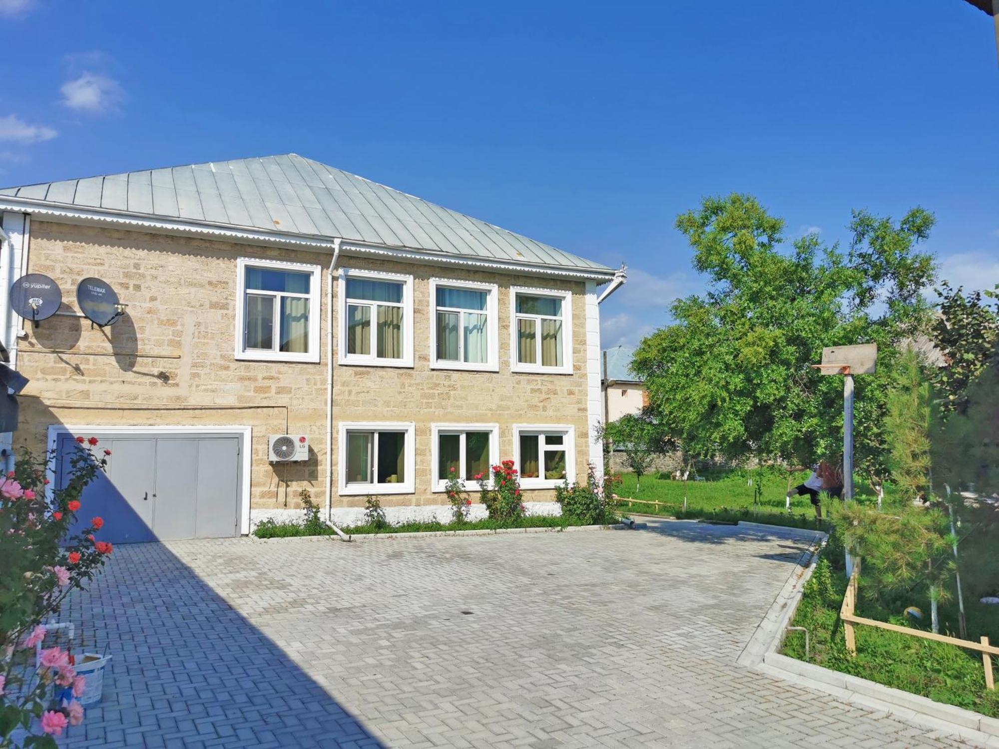 Bereket And Aparts Homestay